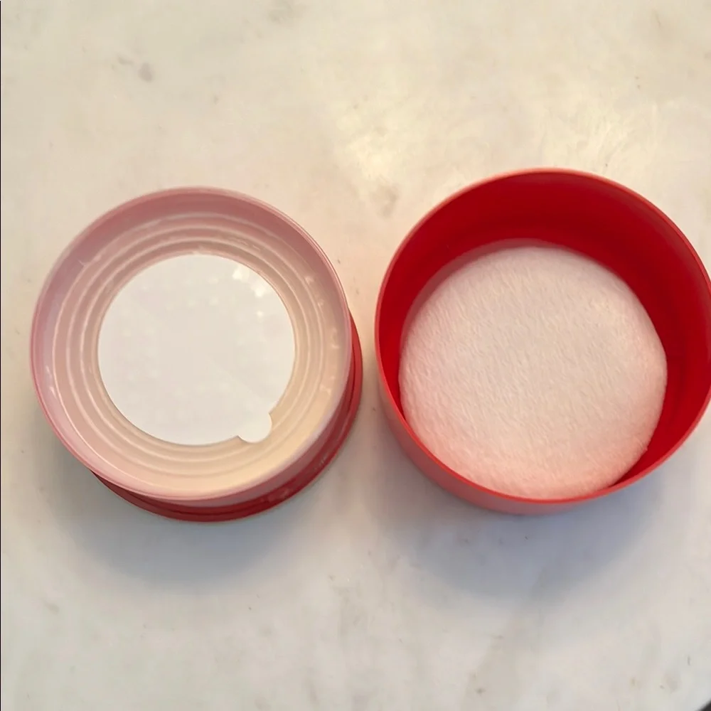 Elizabeth Arden 2.6oz Body Powder - NWOT - Picture 4 of 4